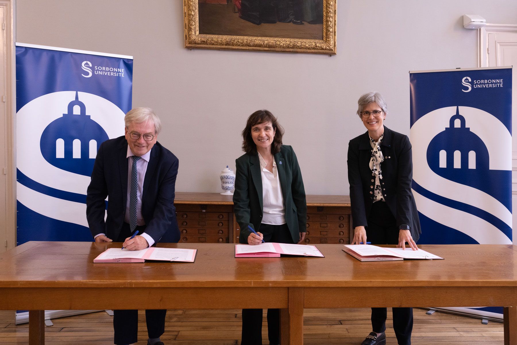 Le scientifique en chef du Québec, Rémi Quirion, la présidente de Sorbonne Université, Nathalie Drach-Temam, et la rectrice de l'Université Laval, Sophie D’Amours