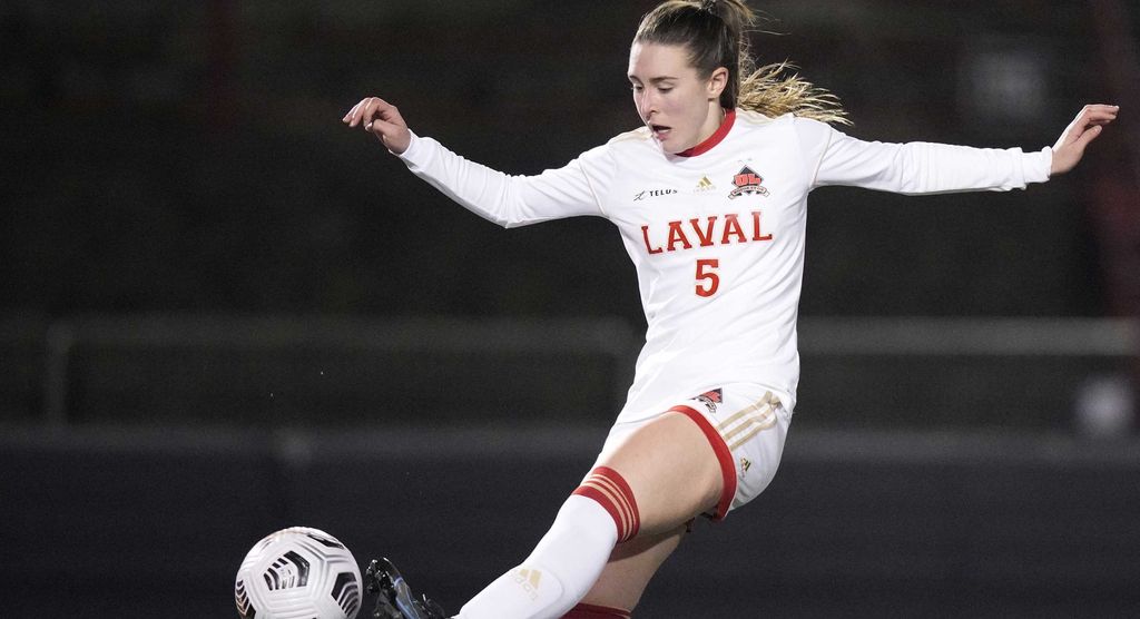 Mégane Darchen, de l’équipe féminine de soccer Rouge et Or.