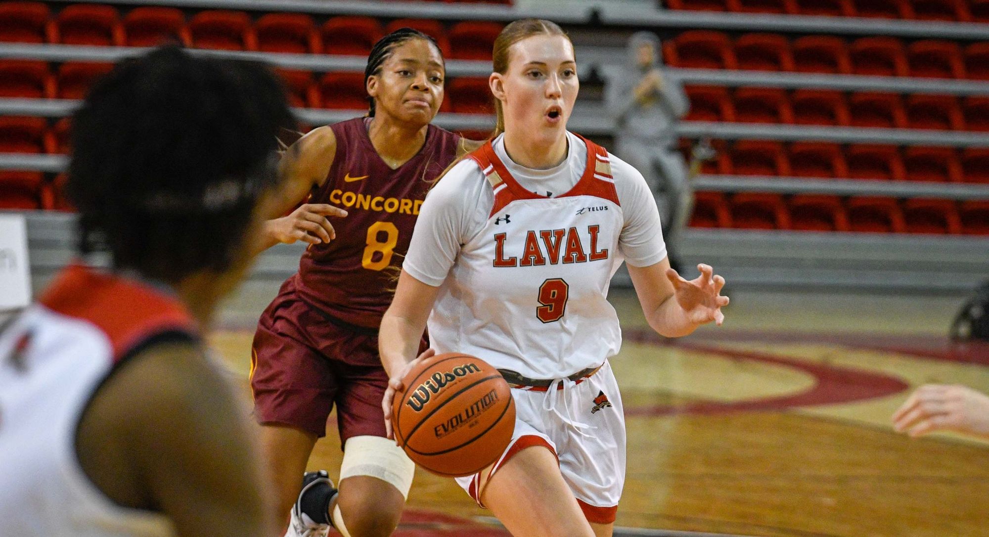 Élodie Lajoie, ailière du club de basketball Rouge et Or de l'Université Laval.