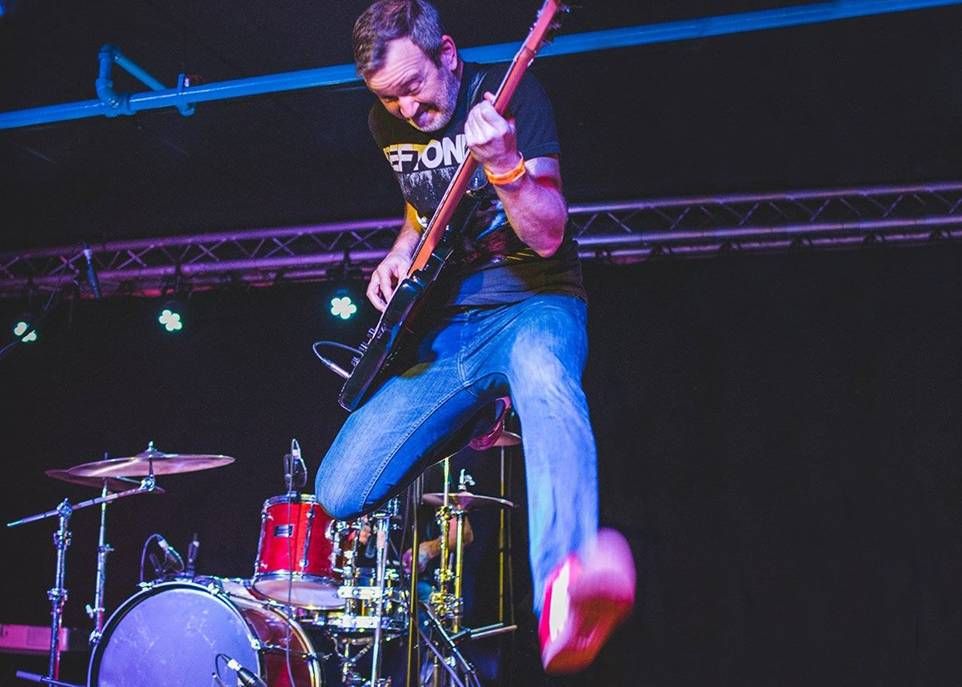 <p>Pour Dave Richard, que l'on voit ici à l'occasion du Quebec Rock Contest, la musique est avant tout une façon de se défouler et d'avoir du plaisir.</p>