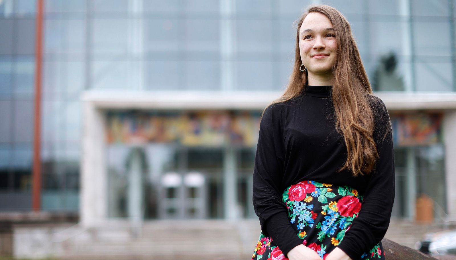 <p>«C'est vraiment en entrant à l'université avec le contingent autochtone que j'ai ressenti le besoin de mériter ce privilège en reconnectant avec mes racines», témoigne Alicia Guay qui, pour redonner à la communauté autochtone, œuvre à valoriser la culture des Premiers Peuples sur le campus en tant que présidente de l'Association étudiante autochtone de l'Université Laval.</p>