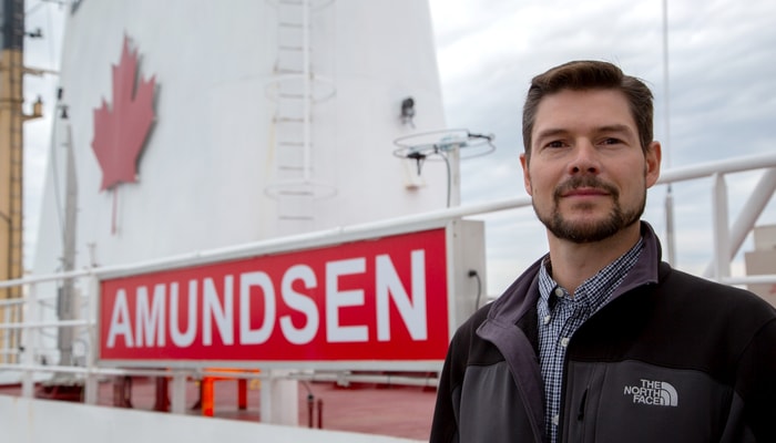 <p>Alexandre Forest sur le NGCC <i>Amundsen</i>. Le directeur exécutif d’Amundsen Science a supervisé les essais en mer précédant le départ du navire le 8 juillet. Il retournera à bord à la fin de l’été comme chef de mission.</p>