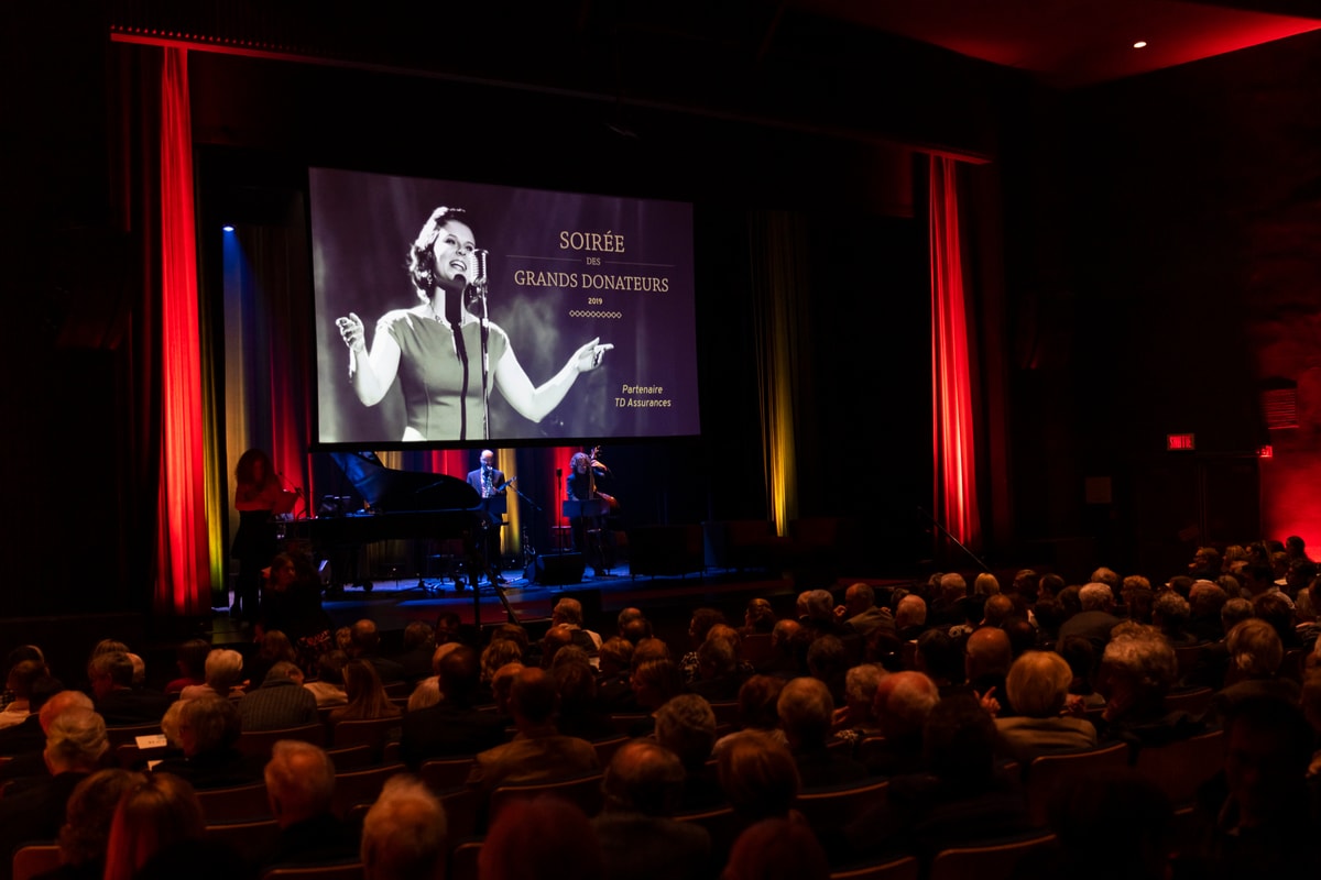 Plus de 300 personnes ont participé à la soirée des Grands Donateurs, une activité phare de La Fondation de l’Université Laval. Plus de 3000 personnes font partie de la famille des Grands Donateurs. Parmi ceux-ci, plus de 1400 donnent depuis au moins 20 ans et 85 depuis au moins 40 ans.