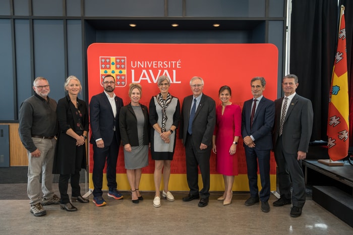 <p>Lors de la présentation du Plan institutionnel ULaval 2023-2028 à l’atrium du pavillon Charles-De Koninck. De gauche à droite: René Lacroix, vice-recteur aux infrastructures et à la transformation, Julie Dionne, directrice du Service des activités sportives, François Gélineau, vice-recteur aux affaires internationales, au développement durable, responsable de l’EDI et de la philanthropie, Eugénie Brouillet, vice-rectrice à la recherche, à la création et à l'innovation, Sophie D’Amours, rectrice, Jean Houde, président du Conseil d’administration, Cathia Bergeron, vice-rectrice aux études et aux affaires étudiantes, responsable de la santé, André Darveau, vice-recteur exécutif et vice-recteur aux ressources humaines et aux finances, et Jean-François Forgues, vice-recteur adjoint à l’exécutif et à l’administration.</p>