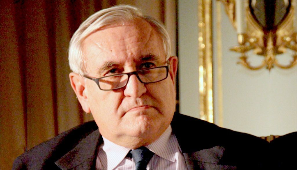 <p>Politicien de carrière et auteur, Jean-Pierre Raffarin est représentant spécial du gouvernement français pour la Chine depuis janvier 2018. En 2019, il a reçu la Médaille de l’amitié du gouvernement chinois.</p>