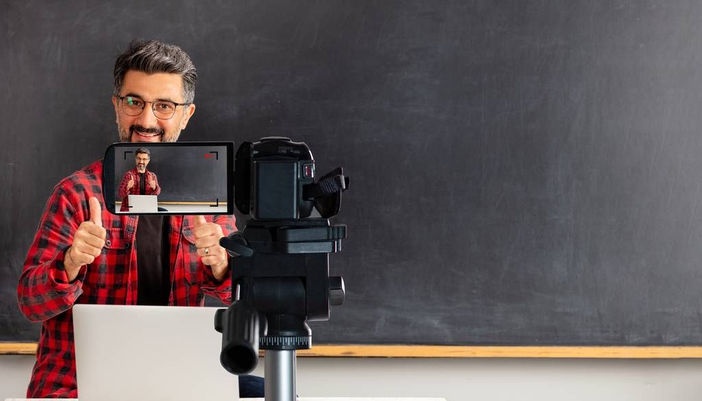 L’offre estivale d’accompagnement pédagogique du Service de soutien à l’enseignement vise à soutenir et appuyer les membres du personnel enseignant en préparation à la session d’automne où une large proportion des cours sera offerte en ligne, en mode hybride ou à distance.