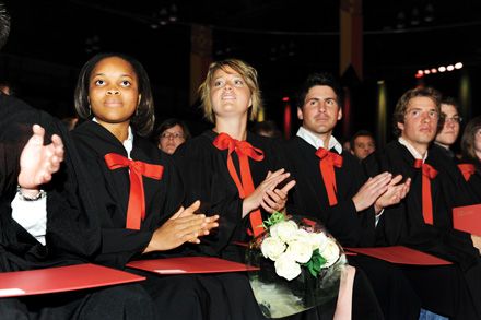 La collation des grades est un événement majeur par lequel l'Université souligne avec faste la fin d'un cycle d'études chez ses étudiantes et étudiants.