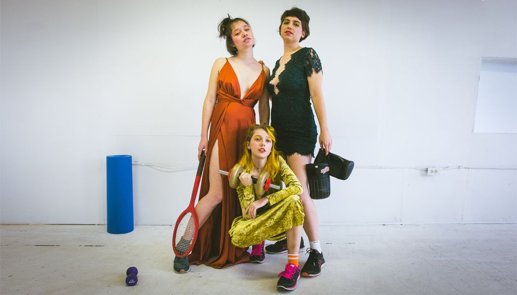 Marie Tan, Aube Forest Dion et Auréliane Macé présenteront une «performance d’endurance» aussi colorée qu’inusitée, L.Y.C.R.A.
