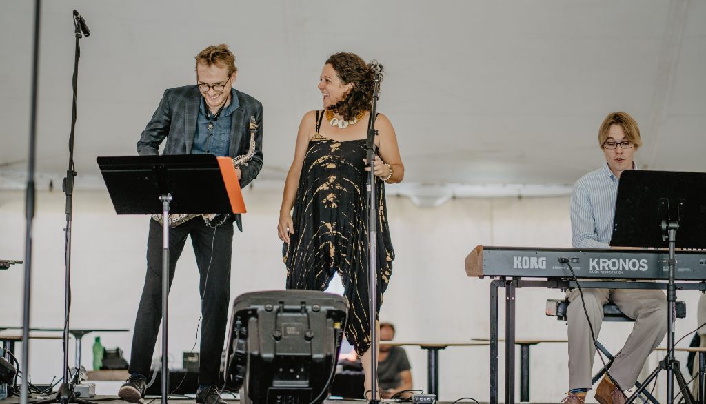 <p>Laurent Barbier, Karine Champagne et Francis Grégoire ont animé l'événement en musique.</p>