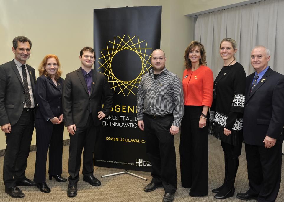 André Darveau, doyen de la FSG, Martine Lepire, conseillère en formation à la FSG, David Pineault et Xavier Barbeau, boursiers Eggenius 2016, Lise Dubé, directrice du Service des communications, du développement et de la philanthropie de la FSG, Natalie Quirion, présidente-directrice générale du PTQM, et François Pothier, vice-recteur adjoint à la qualité de la formation et appui à la réussite de l'Université Laval.