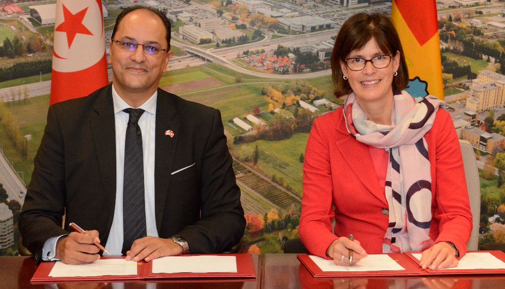 <p>Slim Khalbous, ministre de l’Enseignement supérieur et de la Recherche scientifique, et la rectrice Sophie D’Amours</p>