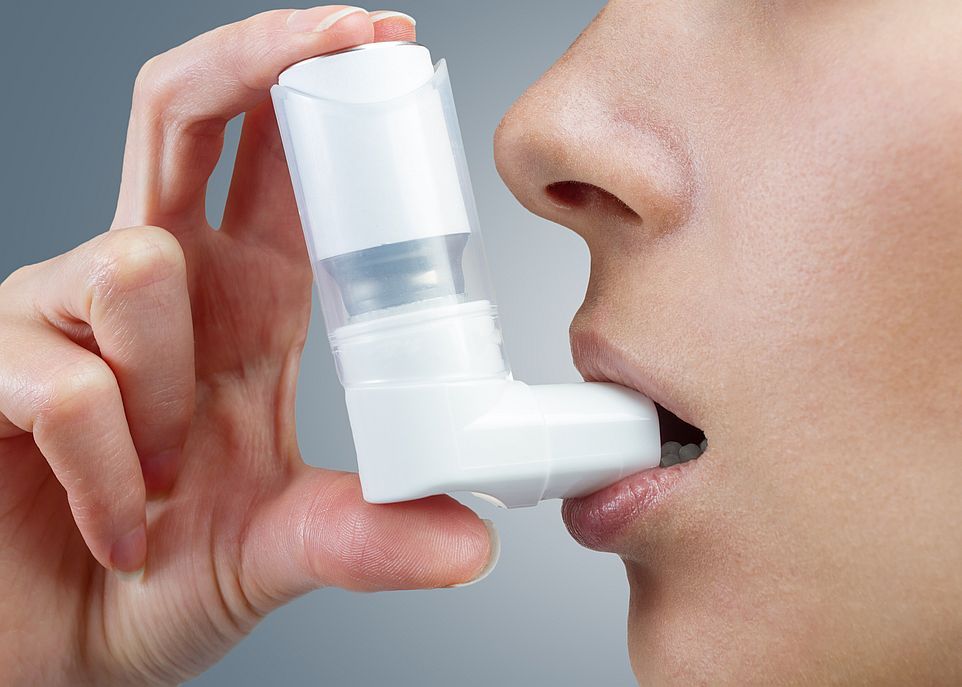 La rémission de l'asthme n'est pas un événement exceptionnel. Chez les enfants, la moitié des jeunes garçons qui ont eu un diagnostic d'asthme avant l'âge de 6 ans n'ont plus aucun symptôme à l'âge de 12 ans. Chez les adultes, il y a rémission spontanée de la maladie chez environ une personne asthmatique sur cinq.
