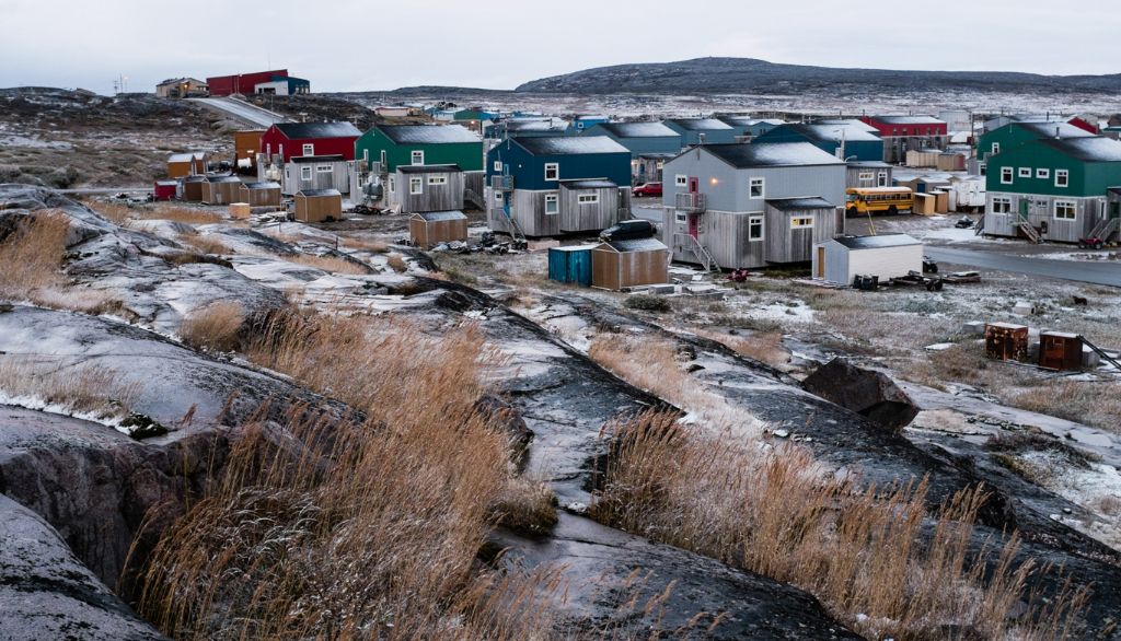 <p>Le Nunavik compte environ 12 000 habitants dans 14 communautés côtières au nord du 55ᵉ parallèle. </p>