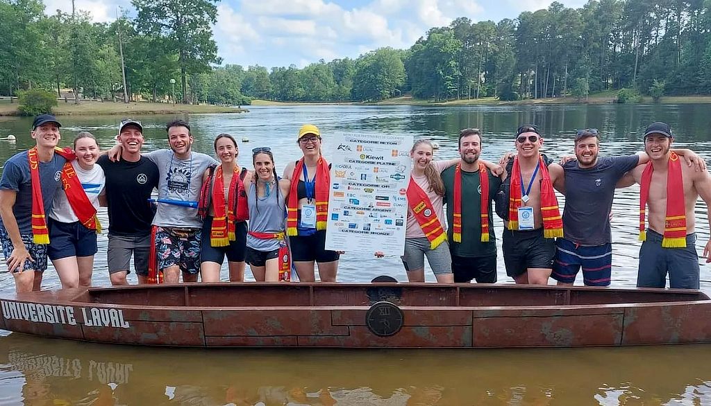 <p>Les pagayeurs de l’équipe de canoë de béton de l’Université Laval durant la compétition organisée par l’American Society of Civil Engineers et tenue début juin à Louisiana Tech University.</p>