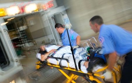 <p>Les hôpitaux qui ont participé à l'étude reçoivent en moyenne 15 000 patients par année à l'urgence. Compte tenu des services limités à leur disposition, ils doivent très fréquemment transférer des patients vers des hôpitaux mieux pourvus, ce qui nécessite un déplacement moyen de 270 km.</p>